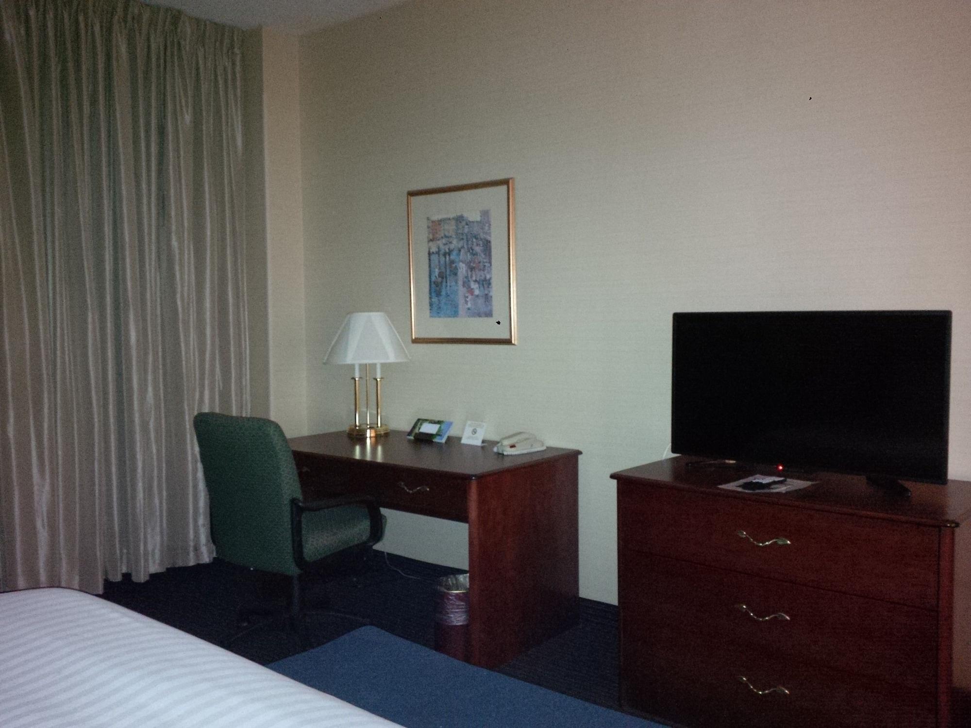 Maron Hotel&Suites Danbury Exterior foto