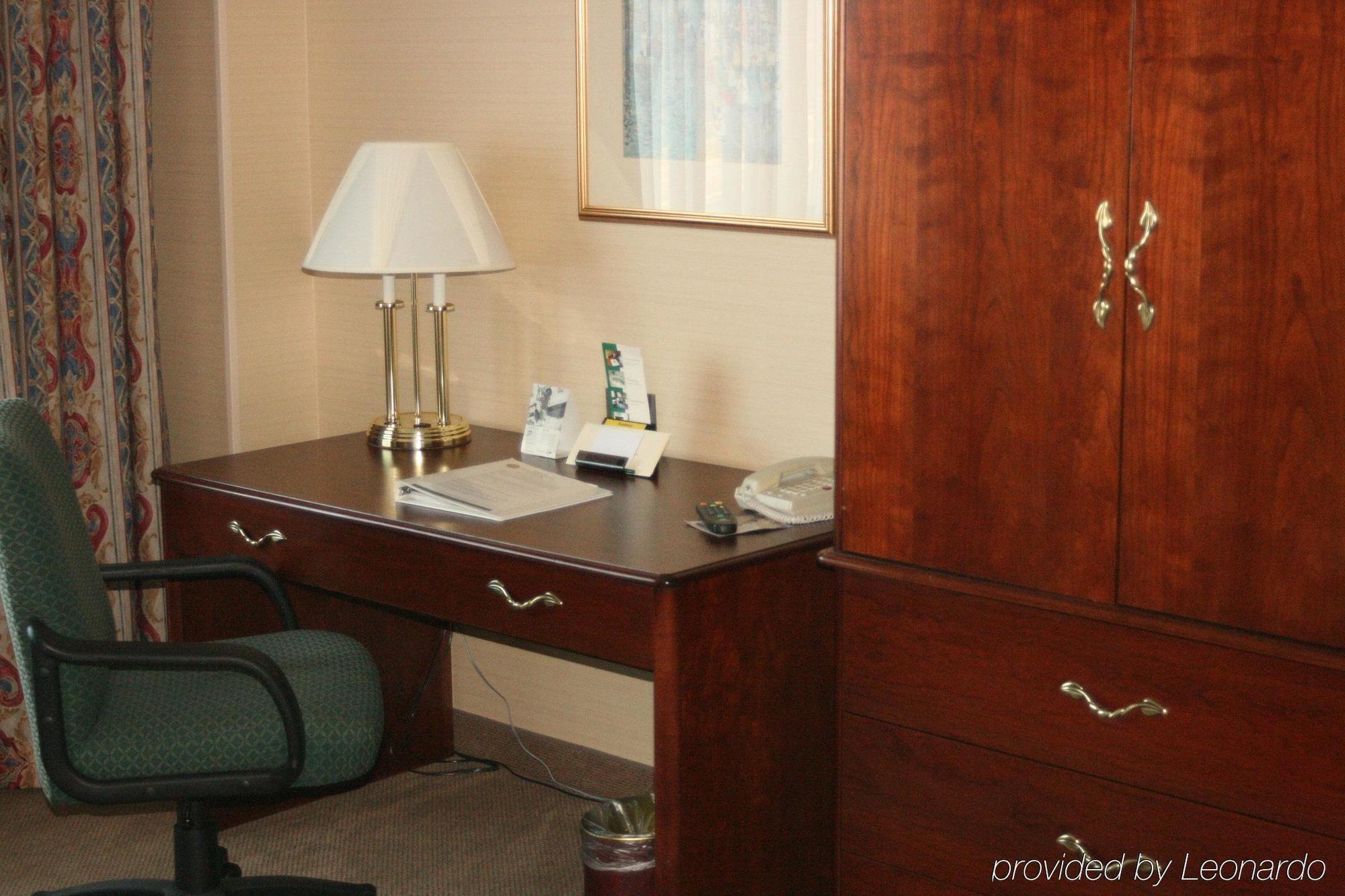 Maron Hotel&Suites Danbury Habitación foto